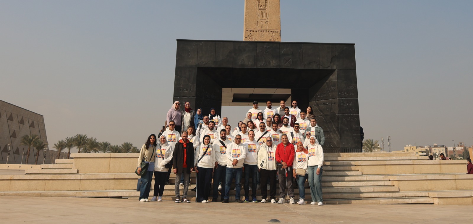 Large tour group photo